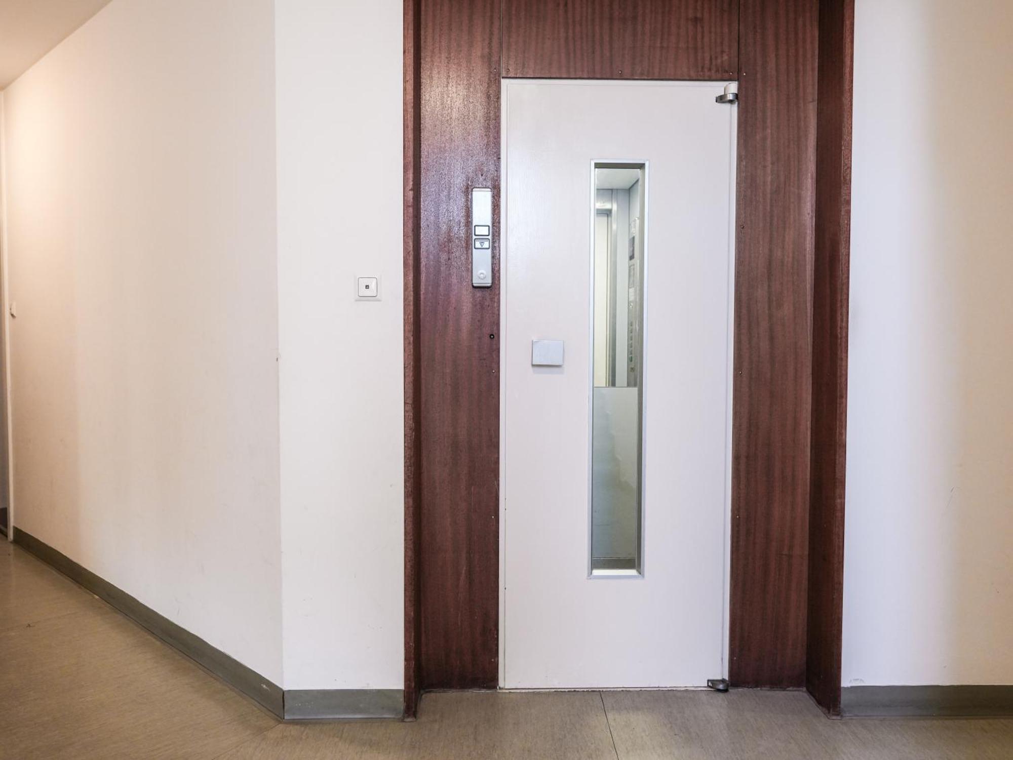 Spacious Apartments With View & Free Parking Wiener Neustadt Exterior photo