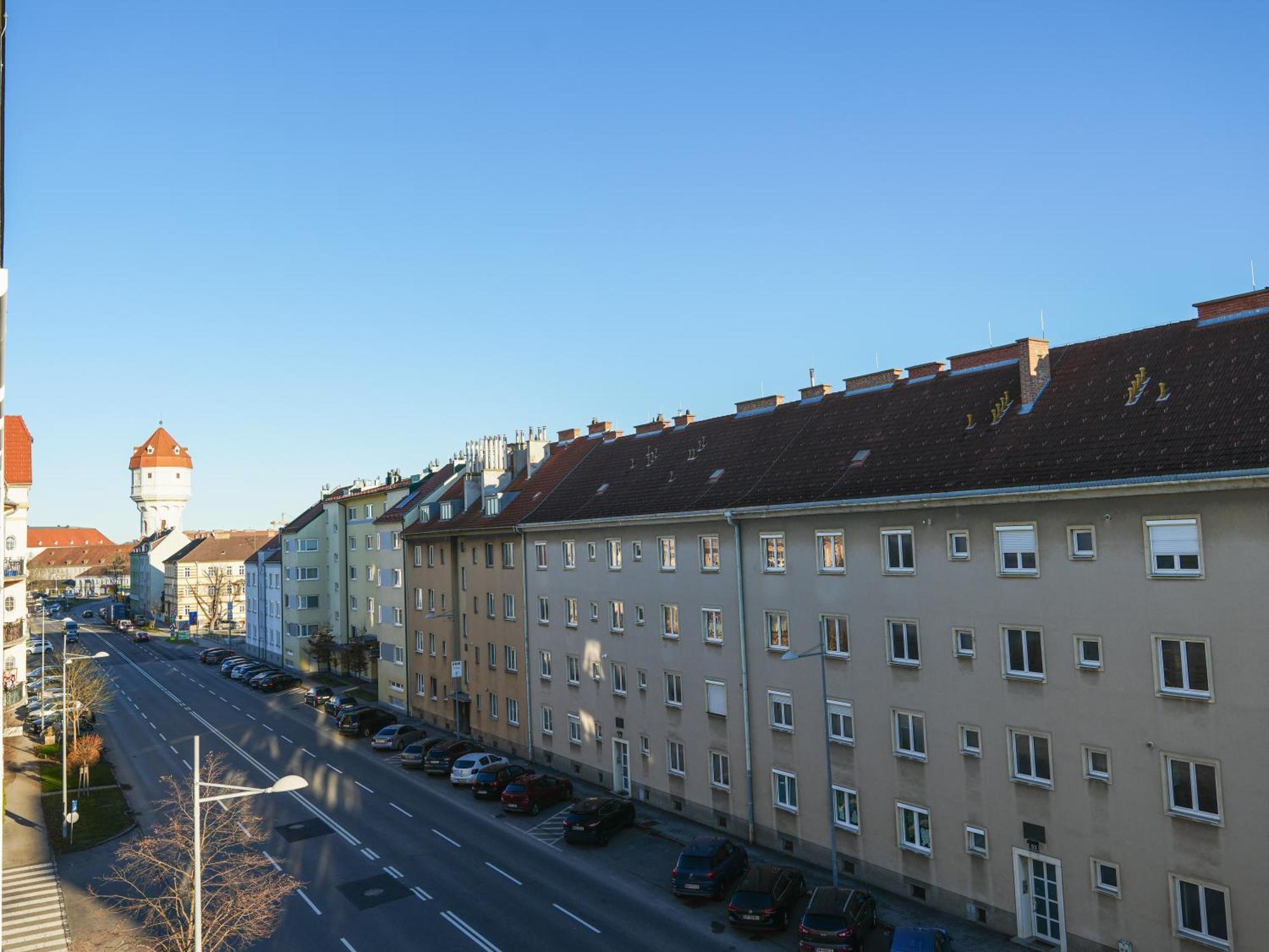 Spacious Apartments With View & Free Parking Wiener Neustadt Exterior photo