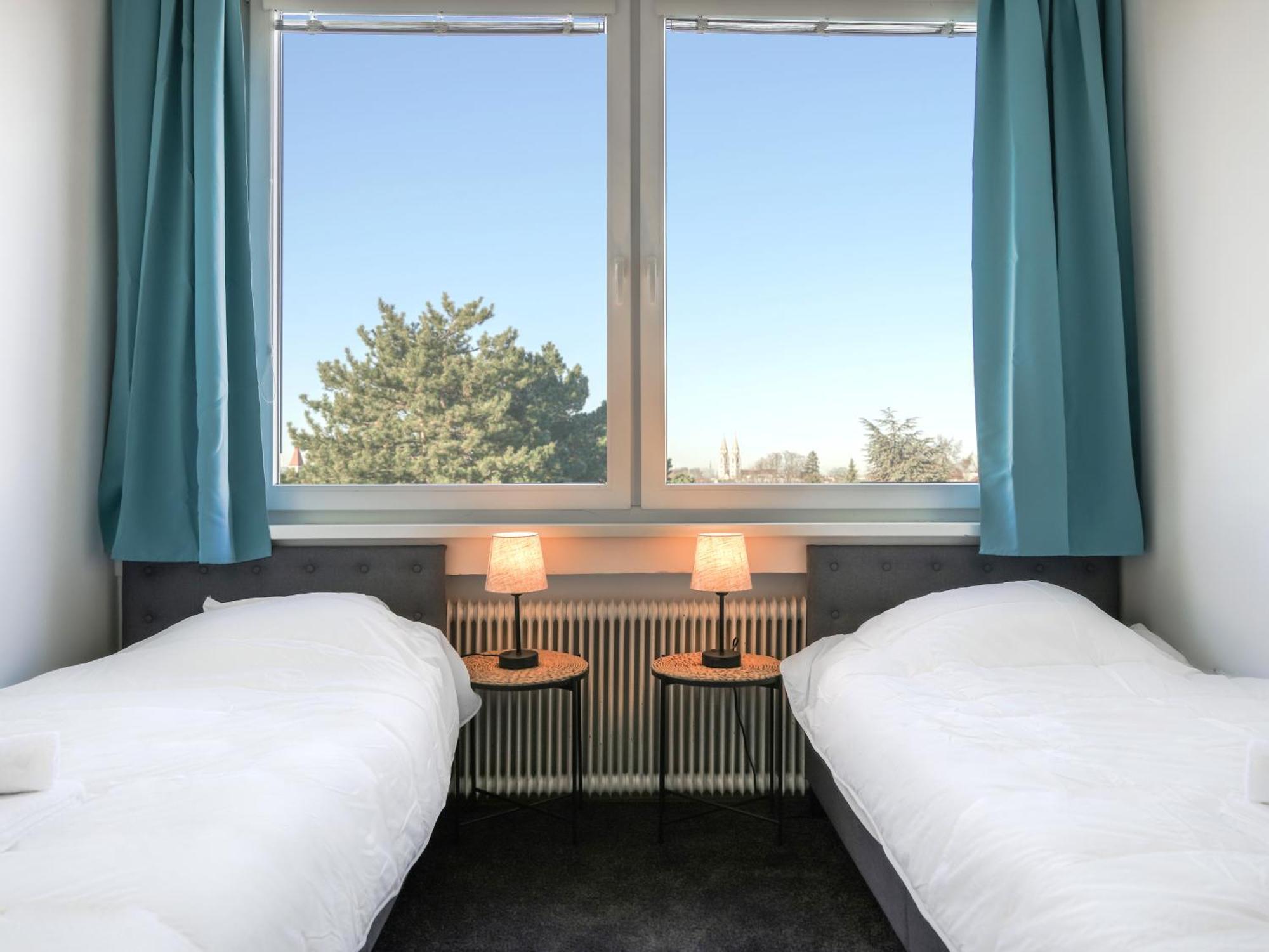 Spacious Apartments With View & Free Parking Wiener Neustadt Exterior photo