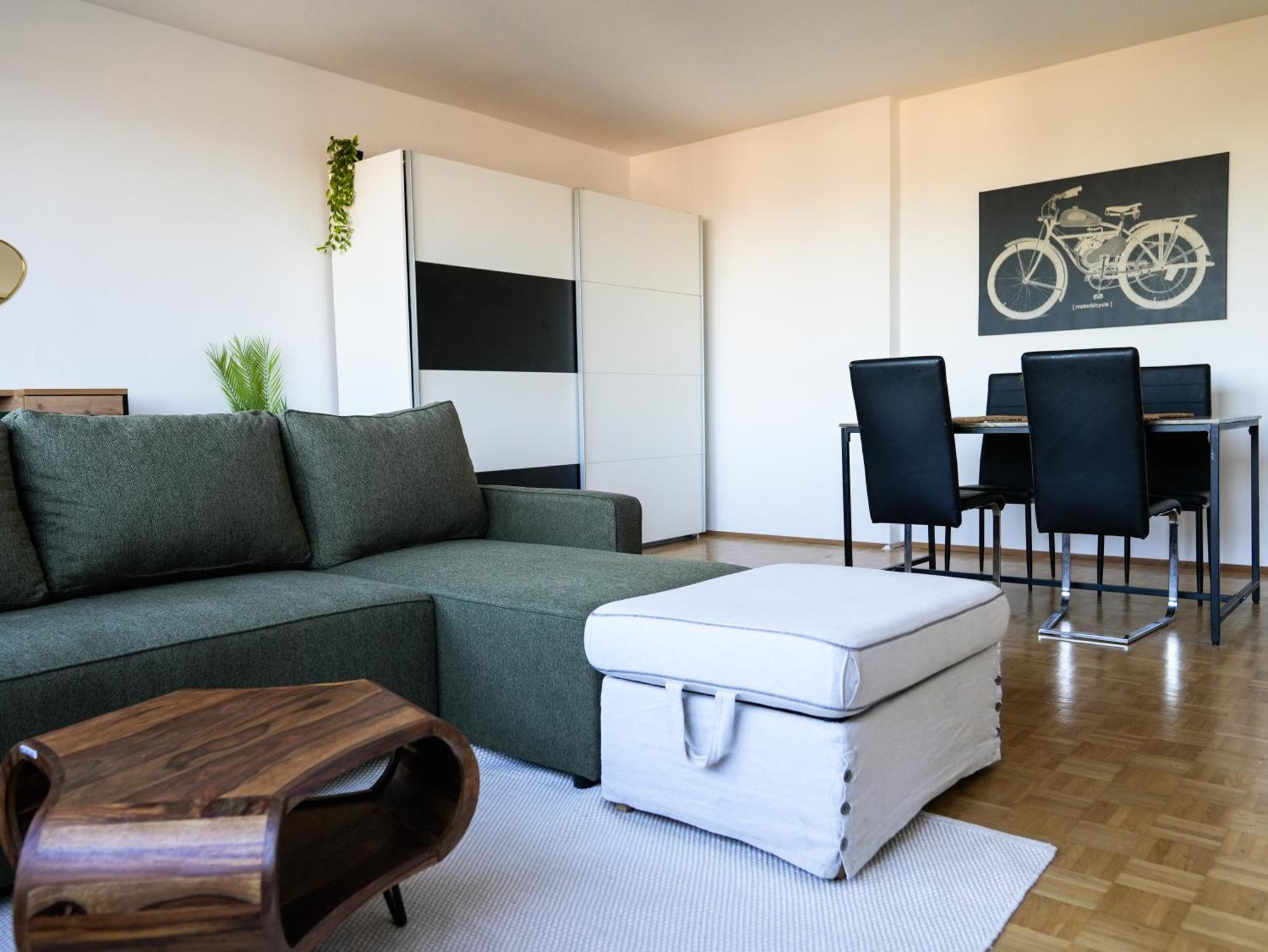 Spacious Apartments With View & Free Parking Wiener Neustadt Exterior photo
